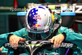 Sebastian Vettel (GER) Aston Martin F1 Team AMR22 wearing a tribute helmet to Dietrich Mateschitz (AUT) CEO and Founder of Red Bull. 28.10.2022. Formula 1 World Championship, Rd 20, Mexican Grand Prix, Mexico City, Mexico, Practice Day.