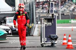 Charles Leclerc (MON) Ferrari returns to the pits after he crashed in the second practice session. 28.10.2022. Formula 1 World Championship, Rd 20, Mexican Grand Prix, Mexico City, Mexico, Practice Day.