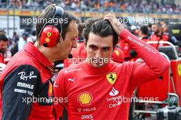 Carlos Sainz Jr (ESP) Ferrari with Riccardo Adami (ITA) Ferrari Race Engineer. 30.10.2022. Formula 1 World Championship, Rd 20, Mexican Grand Prix, Mexico City, Mexico, Race Day.