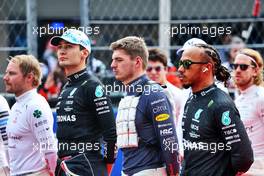 (L to R): George Russell (GBR) Mercedes AMG F1; Max Verstappen (NLD) Red Bull Racing; and Lewis Hamilton (GBR) Mercedes AMG F1 on the grid. 30.10.2022. Formula 1 World Championship, Rd 20, Mexican Grand Prix, Mexico City, Mexico, Race Day.