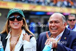 (L to R): Paola Perez Mendoza with her father Antonio Perez (MEX). 30.10.2022. Formula 1 World Championship, Rd 20, Mexican Grand Prix, Mexico City, Mexico, Race Day.