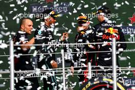 1st place Max Verstappen (NLD) Red Bull Racing, 2nd place Lewis Hamilton (GBR) Mercedes AMG F1, 3rd place Sergio Perez (MEX) Red Bull Racing with Gianpiero Lambiase (ITA) Red Bull Racing Engineer. 30.10.2022. Formula 1 World Championship, Rd 20, Mexican Grand Prix, Mexico City, Mexico, Race Day.