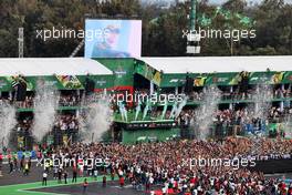 Fans at the podium. 30.10.2022. Formula 1 World Championship, Rd 20, Mexican Grand Prix, Mexico City, Mexico, Race Day.