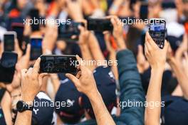 Fans with phones at the podium. 30.10.2022. Formula 1 World Championship, Rd 20, Mexican Grand Prix, Mexico City, Mexico, Race Day.