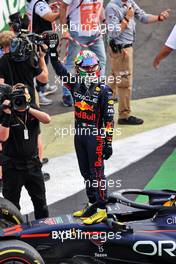 Sergio Perez (MEX) Red Bull Racing RB18 celebrates his third position in parc ferme. 30.10.2022. Formula 1 World Championship, Rd 20, Mexican Grand Prix, Mexico City, Mexico, Race Day.