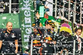 Sergio Perez (MEX) Red Bull Racing celebrates his third position on the podium. 30.10.2022. Formula 1 World Championship, Rd 20, Mexican Grand Prix, Mexico City, Mexico, Race Day.