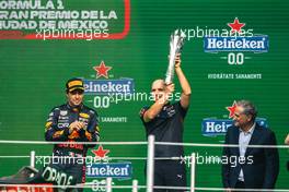 Gianpiero Lambiase (ITA) Red Bull Racing Engineer celebrates on the podium alongside third placed Sergio Perez (MEX) Red Bull Racing. 30.10.2022. Formula 1 World Championship, Rd 20, Mexican Grand Prix, Mexico City, Mexico, Race Day.