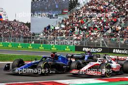 Alexander Albon (THA) Williams Racing FW44 anmd Kevin Magnussen (DEN) Haas VF-22 battle for position. 30.10.2022. Formula 1 World Championship, Rd 20, Mexican Grand Prix, Mexico City, Mexico, Race Day.