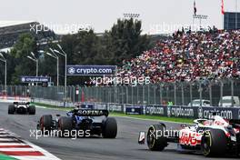 Nicholas Latifi (CDN) Williams Racing FW44 leads Kevin Magnussen (DEN) Haas VF-22. 30.10.2022. Formula 1 World Championship, Rd 20, Mexican Grand Prix, Mexico City, Mexico, Race Day.