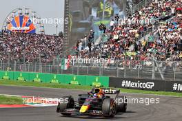 Sergio Perez (MEX) Red Bull Racing RB18. 29.10.2022. Formula 1 World Championship, Rd 20, Mexican Grand Prix, Mexico City, Mexico, Qualifying Day.