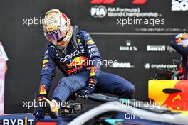 Pole sitter Max Verstappen (NLD) Red Bull Racing RB18 in qualifying parc ferme. 29.10.2022. Formula 1 World Championship, Rd 20, Mexican Grand Prix, Mexico City, Mexico, Qualifying Day.