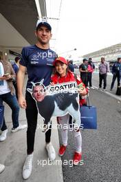 Nicholas Latifi (CDN) Williams Racing signs a 'Goatifi' cutout for a guest. 29.10.2022. Formula 1 World Championship, Rd 20, Mexican Grand Prix, Mexico City, Mexico, Qualifying Day.