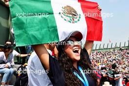 Circuit atmosphere - fans in the grandstand. 29.10.2022. Formula 1 World Championship, Rd 20, Mexican Grand Prix, Mexico City, Mexico, Qualifying Day.