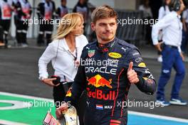Max Verstappen (NLD) Red Bull Racing celebrates his pole position in qualifying parc ferme. 29.10.2022. Formula 1 World Championship, Rd 20, Mexican Grand Prix, Mexico City, Mexico, Qualifying Day.