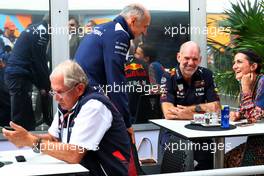 (L to R): Dr Helmut Marko (AUT) Red Bull Motorsport Consultant; Franz Tost (AUT) AlphaTauri Team Principal; Adrian Newey (GBR) Red Bull Racing Chief Technical Officer with his wife Amanda Newey (GBR).  30.10.2022. Formula 1 World Championship, Rd 20, Mexican Grand Prix, Mexico City, Mexico, Race Day.