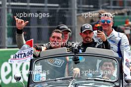 (L to R): Max Papis (ITA); Paul Tracy (CDN); Casey Mears (USA) and Mark Blundell (GBR) on the drivers parade. 30.10.2022. Formula 1 World Championship, Rd 20, Mexican Grand Prix, Mexico City, Mexico, Race Day.
