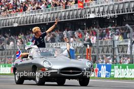 Alexander Albon (THA) Williams Racing on the drivers parade. 30.10.2022. Formula 1 World Championship, Rd 20, Mexican Grand Prix, Mexico City, Mexico, Race Day.