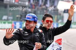 (L to R): Fernando Alonso (ESP) Alpine F1 Team and Esteban Ocon (FRA) Alpine F1 Team on the drivers parade. 30.10.2022. Formula 1 World Championship, Rd 20, Mexican Grand Prix, Mexico City, Mexico, Race Day.