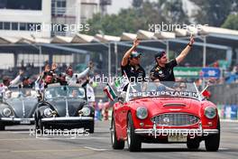 (L to R): Sergio Perez (MEX) Red Bull Racing and Max Verstappen (NLD) Red Bull Racing on the drivers parade. 30.10.2022. Formula 1 World Championship, Rd 20, Mexican Grand Prix, Mexico City, Mexico, Race Day.