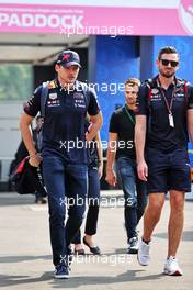 Max Verstappen (NLD) Red Bull Racing with Bradley Scanes (GBR) Red Bull Racing Physio and Performance Coach. 27.10.2022. Formula 1 World Championship, Rd 20, Mexican Grand Prix, Mexico City, Mexico, Preparation Day.