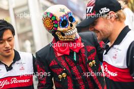 (L to R): Guanyu Zhou (CHN) Alfa Romeo F1 Team with a Day of the Dead Skeleton and Valtteri Bottas (FIN) Alfa Romeo F1 Team. 27.10.2022. Formula 1 World Championship, Rd 20, Mexican Grand Prix, Mexico City, Mexico, Preparation Day.