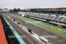 Circuit atmosphere - start / finish straight. 27.10.2022. Formula 1 World Championship, Rd 20, Mexican Grand Prix, Mexico City, Mexico, Preparation Day.