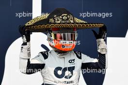 Yuki Tsunoda (JPN) AlphaTauri with a sombrero hat. 27.10.2022. Formula 1 World Championship, Rd 20, Mexican Grand Prix, Mexico City, Mexico, Preparation Day.