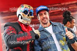 (L to R): Day of the Dead Skeleton with Fernando Alonso (ESP) Alpine F1 Team - spray painted jacket. 27.10.2022. Formula 1 World Championship, Rd 20, Mexican Grand Prix, Mexico City, Mexico, Preparation Day.