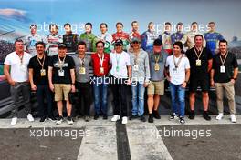 Former IndyCar Cart era drivers taking part in the F1 supporting Freightliner Legends Cup race (L to R): Mark Blundell (GBR); Roberto Gonzalez (MEX); Alex Tagliani (ITA); Mario Dominguez (MEX); Adrian Fernandez (MEX); Michel Jourdain Jr (MEX); Paul Tracy (CDN); Bruno Junqueira (BRA); Luis Diaz (MEX); Max Papis (ITA); Casey Mears (USA). 27.10.2022. Formula 1 World Championship, Rd 20, Mexican Grand Prix, Mexico City, Mexico, Preparation Day.