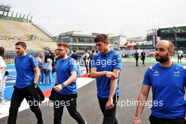 Jack Doohan (AUS) Alpine Academy Driver walks the circuit with the team. 27.10.2022. Formula 1 World Championship, Rd 20, Mexican Grand Prix, Mexico City, Mexico, Preparation Day.