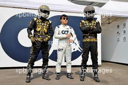 (L to R): Mario Achi (MEX) with Yuki Tsunoda (JPN) AlphaTauri and 'Mario Achi (MEX)'. 27.10.2022. Formula 1 World Championship, Rd 20, Mexican Grand Prix, Mexico City, Mexico, Preparation Day.
