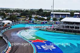 Carlos Sainz Jr (ESP) Ferrari F1-75 spins. 06.05.2022. Formula 1 World Championship, Rd 5, Miami Grand Prix, Miami, Florida, USA, Practice Day.