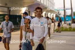 Alexander Albon (THA) Williams Racing with his girlfriend Muni Lily He (CHN) Professional Golfer.  06.05.2022. Formula 1 World Championship, Rd 5, Miami Grand Prix, Miami, Florida, USA, Practice Day.
