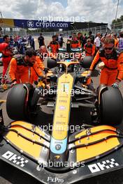 Daniel Ricciardo (AUS) McLaren MCL36 on the grid. 08.05.2022. Formula 1 World Championship, Rd 5, Miami Grand Prix, Miami, Florida, USA, Race Day.