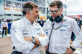 (L to R): Jost Capito (GER) Williams Racing Chief Executive Officer with FX Demaison (FRA) Williams Racing Technical Director on the grid. 08.05.2022. Formula 1 World Championship, Rd 5, Miami Grand Prix, Miami, Florida, USA, Race Day.