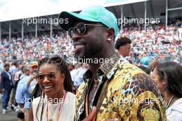 (L to R): Gabrielle Union (USA) Actress with her husband Dwyane Wade (USA) Former Basketball Player on the grid. 08.05.2022. Formula 1 World Championship, Rd 5, Miami Grand Prix, Miami, Florida, USA, Race Day.