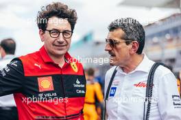 (L to R): Mattia Binotto (ITA) Ferrari Team Principal with Guenther Steiner (ITA) Haas F1 Team Prinicipal on the grid. 08.05.2022. Formula 1 World Championship, Rd 5, Miami Grand Prix, Miami, Florida, USA, Race Day.