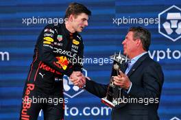 Race winner Max Verstappen (NLD) Red Bull Racing celebrates with  Dan Marino (USA) American Football Legend on the podium. 08.05.2022. Formula 1 World Championship, Rd 5, Miami Grand Prix, Miami, Florida, USA, Race Day.