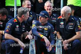 Max Verstappen (NLD) Red Bull Racing (Centre) celebrates with Christian Horner (GBR) Red Bull Racing Team Principal (Left), Adrian Newey (GBR) Red Bull Racing Chief Technical Officer (Right), and the team. 08.05.2022. Formula 1 World Championship, Rd 5, Miami Grand Prix, Miami, Florida, USA, Race Day.