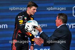 Race winner Max Verstappen (NLD) Red Bull Racing celebrates with  Dan Marino (USA) American Football Legend on the podium. 08.05.2022. Formula 1 World Championship, Rd 5, Miami Grand Prix, Miami, Florida, USA, Race Day.