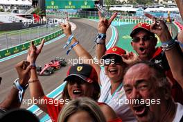 Ferrari fans and Charles Leclerc (MON) Ferrari F1-75. 08.05.2022. Formula 1 World Championship, Rd 5, Miami Grand Prix, Miami, Florida, USA, Race Day.
