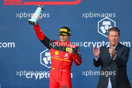 Carlos Sainz Jr (ESP), Scuderia Ferrari and Dan Marino (USA) 08.05.2022. Formula 1 World Championship, Rd 5, Miami Grand Prix, Miami, Florida, USA, Race Day.