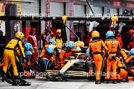Lando Norris (GBR) McLaren MCL36 makes a pit stop. 08.05.2022. Formula 1 World Championship, Rd 5, Miami Grand Prix, Miami, Florida, USA, Race Day.