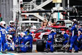 Mick Schumacher (GER) Haas VF-22 makes a pit stop. 08.05.2022. Formula 1 World Championship, Rd 5, Miami Grand Prix, Miami, Florida, USA, Race Day.