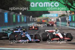 (L to R): Esteban Ocon (FRA) Alpine F1 Team A522 and Mick Schumacher (GER) Haas VF-22 battle for position. 08.05.2022. Formula 1 World Championship, Rd 5, Miami Grand Prix, Miami, Florida, USA, Race Day.