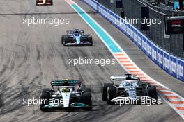 Lewis Hamilton (GBR) Mercedes AMG F1 W13 and Pierre Gasly (FRA) AlphaTauri AT03 battle for position. 08.05.2022. Formula 1 World Championship, Rd 5, Miami Grand Prix, Miami, Florida, USA, Race Day.