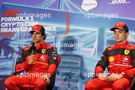 (L to R): Carlos Sainz Jr (ESP) Ferrari and team mate Charles Leclerc (MON) Ferrari in the post qualifying FIA Press Conference. 07.05.2022. Formula 1 World Championship, Rd 5, Miami Grand Prix, Miami, Florida, USA, Qualifying Day.