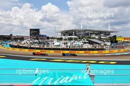 Nicholas Latifi (CDN) Williams Racing FW44 leads Carlos Sainz Jr (ESP) Ferrari F1-75. 07.05.2022. Formula 1 World Championship, Rd 5, Miami Grand Prix, Miami, Florida, USA, Qualifying Day.
