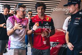 (L to R): Fernando Alonso (ESP) Alpine F1 Team with Carlos Sainz Jr (ESP) Ferrari and Max Verstappen (NLD) Red Bull Racing on the drivers parade. 08.05.2022. Formula 1 World Championship, Rd 5, Miami Grand Prix, Miami, Florida, USA, Race Day.