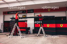 Ferrari preparations in the pits. 05.05.2022. Formula 1 World Championship, Rd 5, Miami Grand Prix, Miami, Florida, USA, Preparation Day.